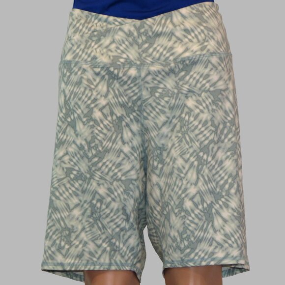 Maurices Women's Green & White Biker Shorts Knee Length Size 2XL (C954) - Picture 1 of 5
